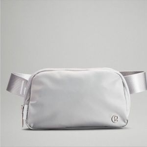 Lululemon everywhere belt bag